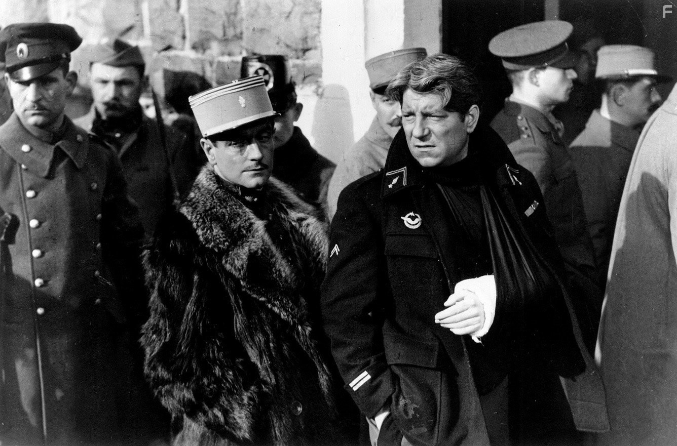Pierre Fresnay and Jean Gabin in Yeликая иллюзия (1937)