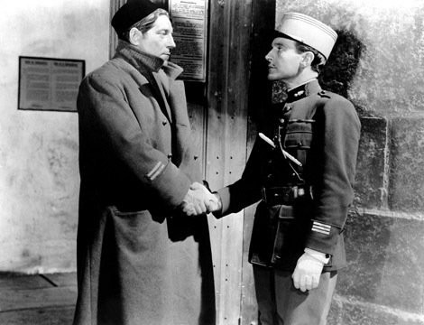 Pierre Fresnay and Jean Gabin in Yeликая иллюзия (1937)
