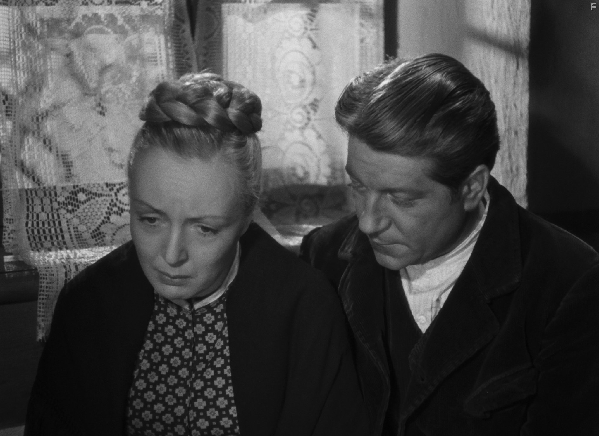 Jean Gabin and Dita Parlo in Yeликая иллюзия (1937)