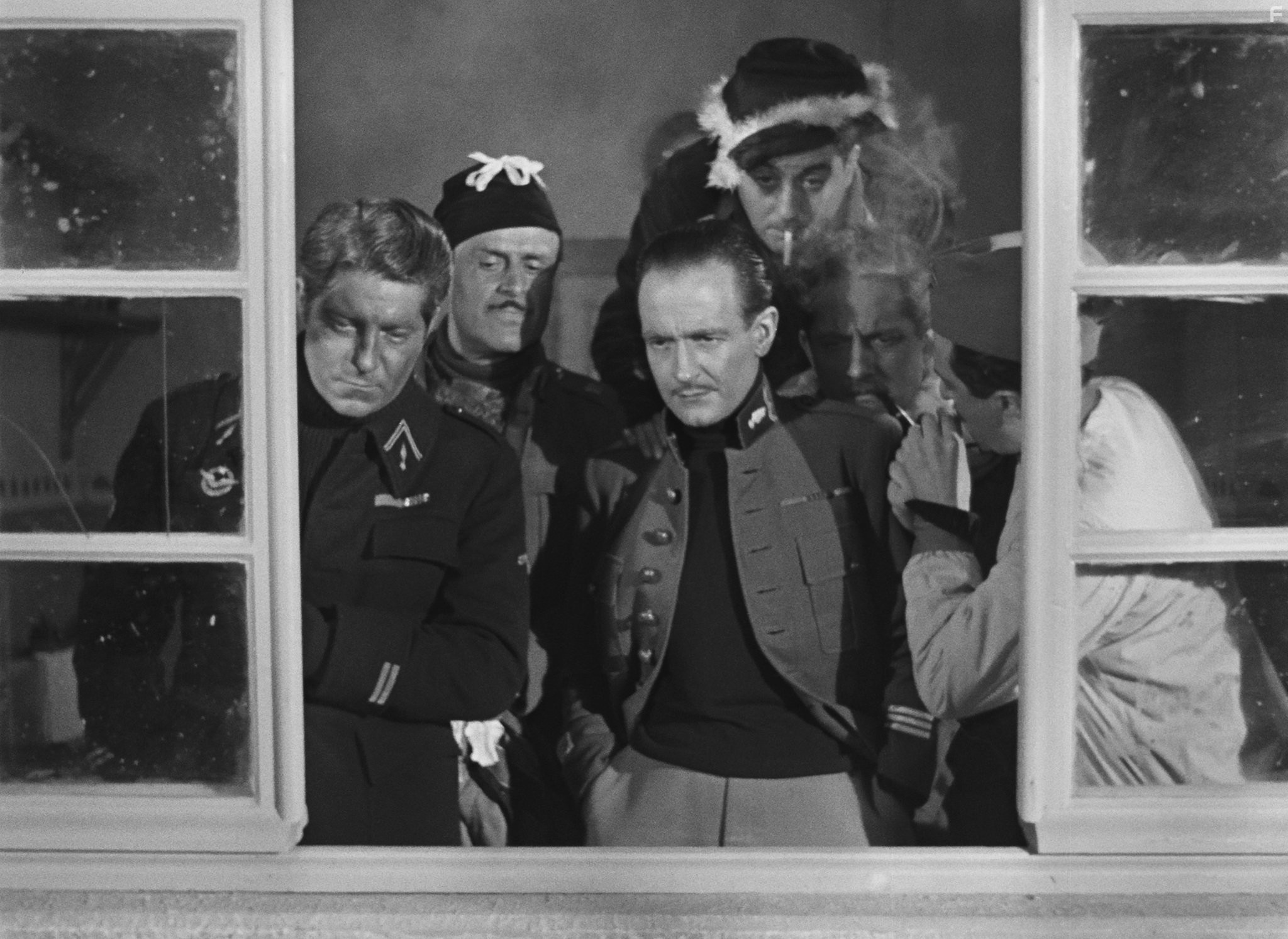 Julien Carette, Marcel Dalio, Pierre Fresnay, Jean Gabin, and Gaston Modot in Yeликая иллюзия (1937)