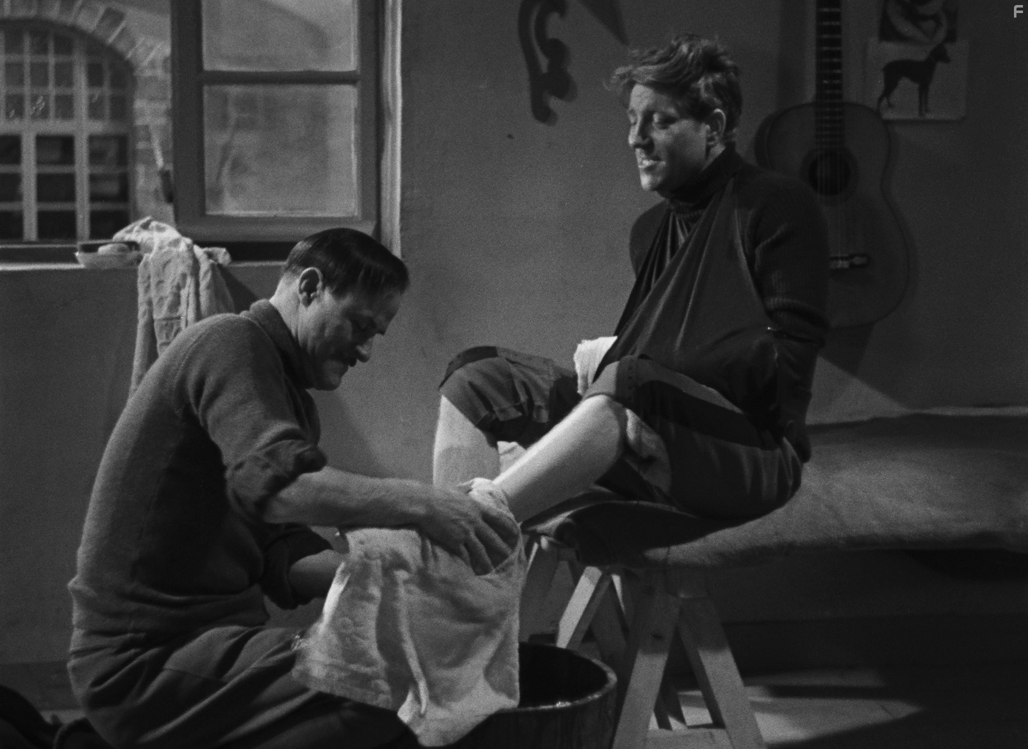 Jean Gabin and Gaston Modot in Yeликая иллюзия (1937)