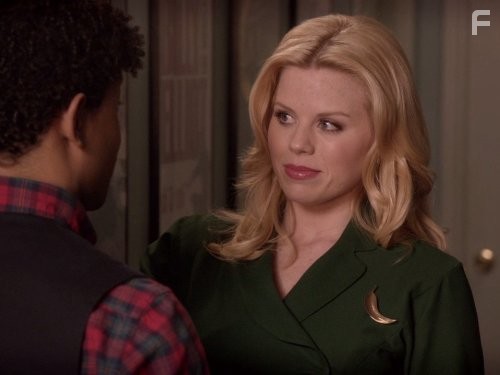 Megan Hilty in Жизнь как шоу (2012)