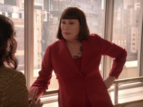 Anjelica Huston in Жизнь как шоу (2012)