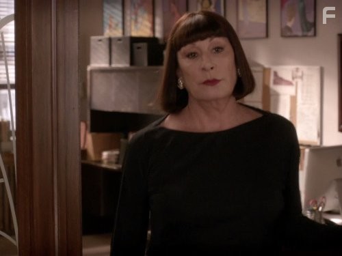 Anjelica Huston in Жизнь как шоу (2012)