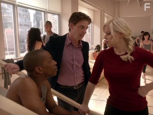 Christian Borle, Leslie Odom Jr., and Megan Hilty in Жизнь как шоу (2012)