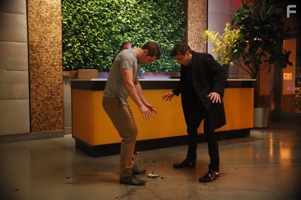 Christian Borle and Luke Macfarlane in Жизнь как шоу (2012)