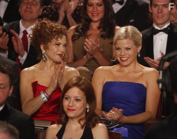 Bernadette Peters and Megan Hilty in Жизнь как шоу (2012)