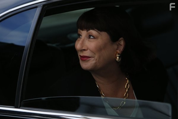 Anjelica Huston in Жизнь как шоу (2012)