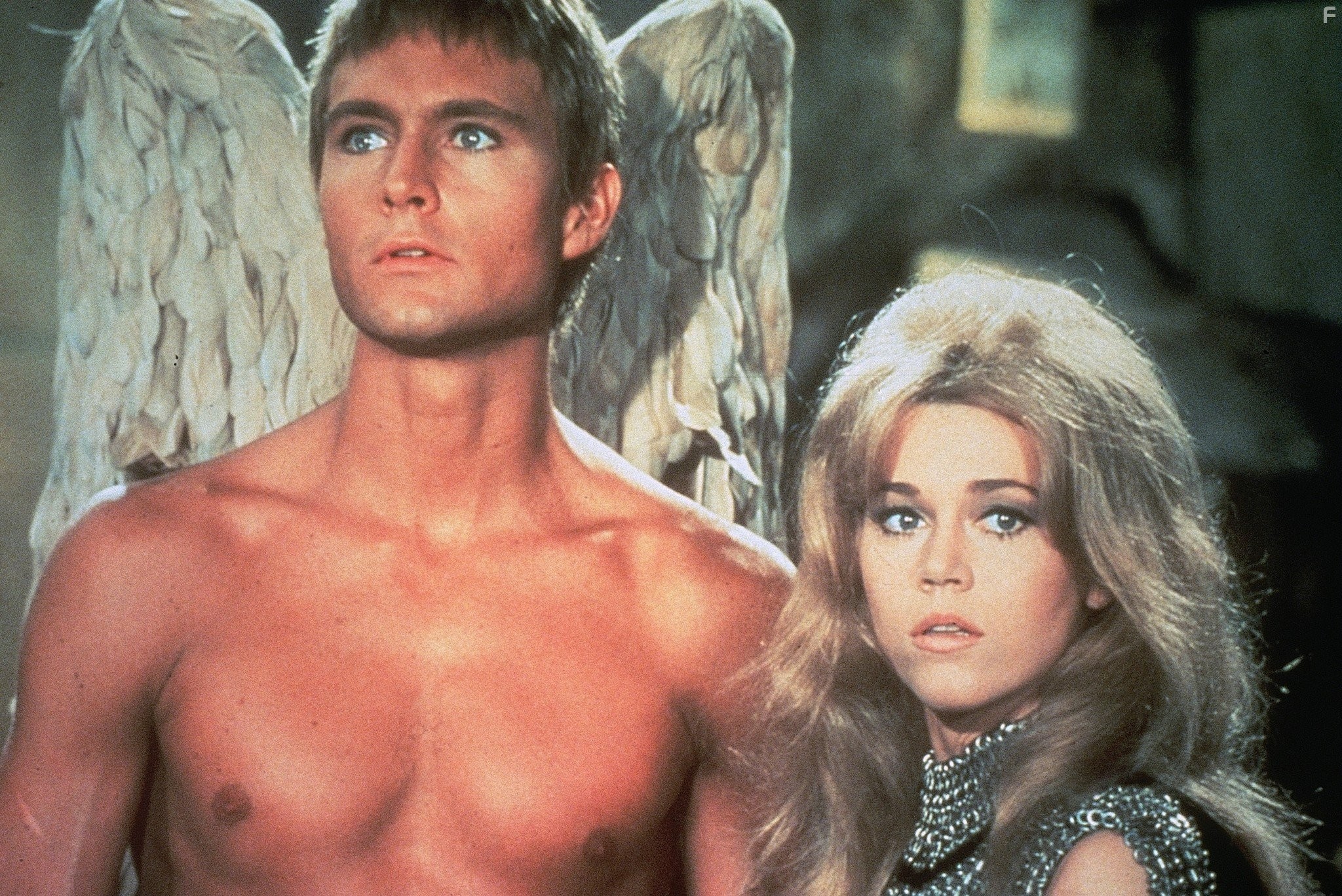 Jane Fonda and John Phillip Law in Барбарелла (1968)