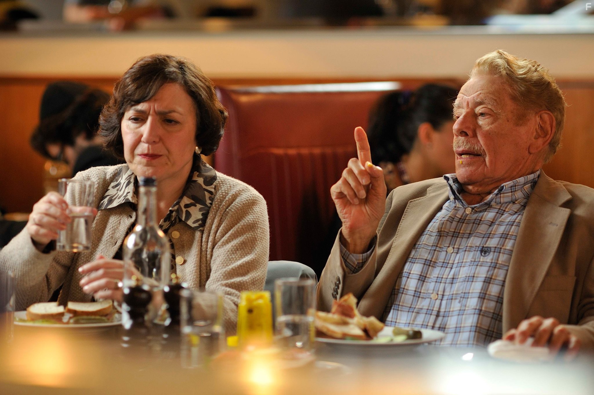 Jerry Stiller and Beverley Klein in Секс по обмену (2011)