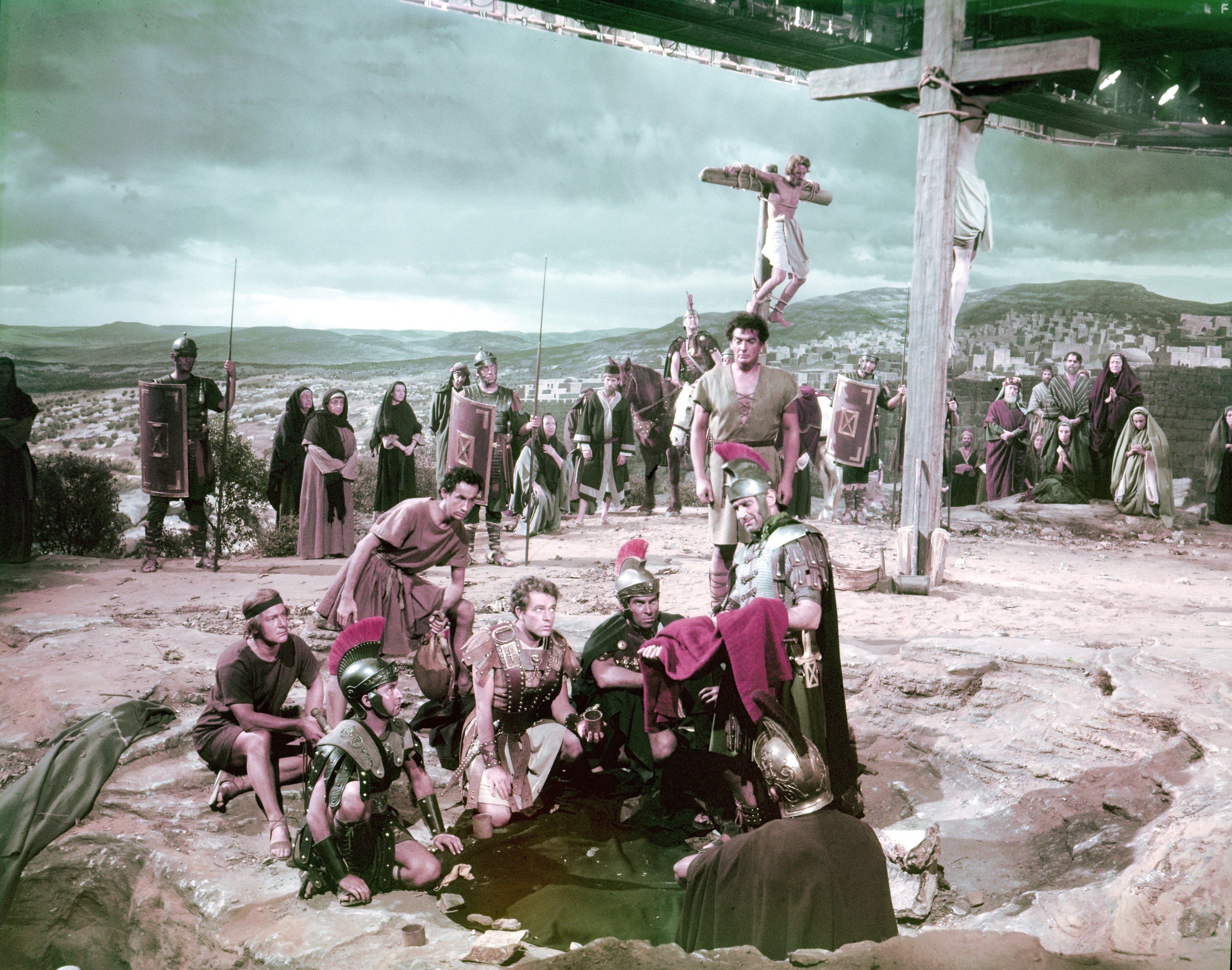 Richard Burton and Victor Mature in Плащаница (1953)