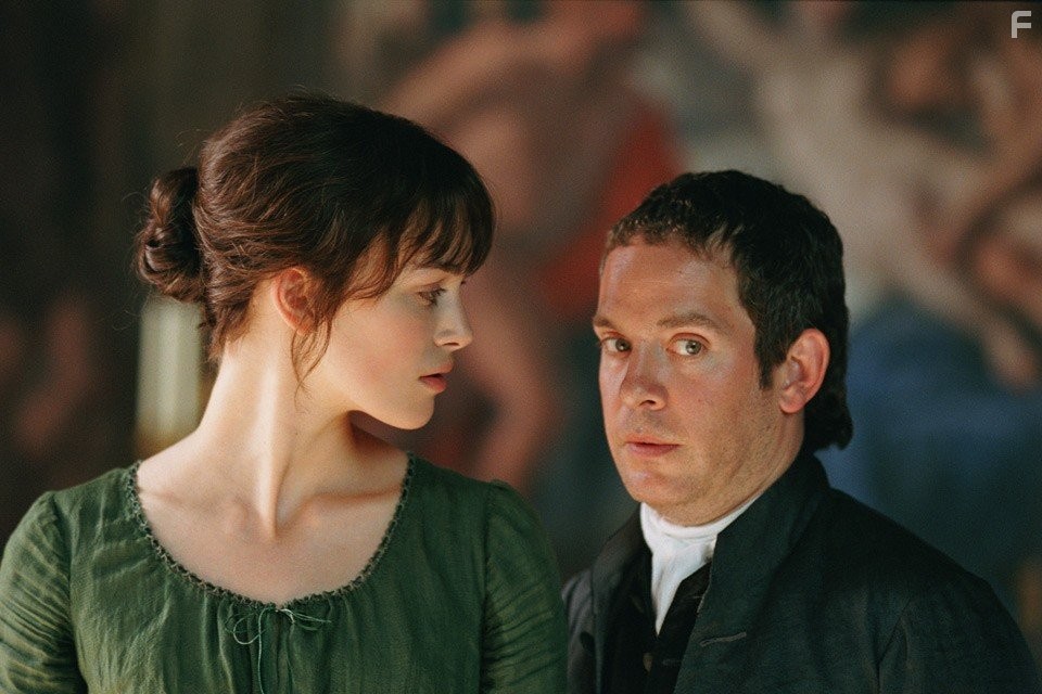 Tom Hollander and Keira Knightley in Гордость и предубеждение (2005)
