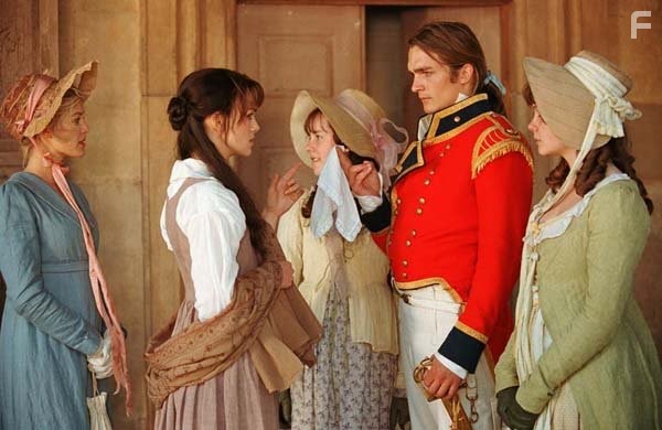 Keira Knightley, Jena Malone, Rosamund Pike, Carey Mulligan, and Rupert Friend in Гордость и предубеждение (2005)