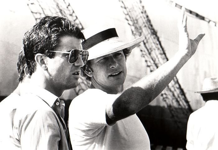 Mel Gibson and Peter Weir in Год, опасный для жизни (1982)