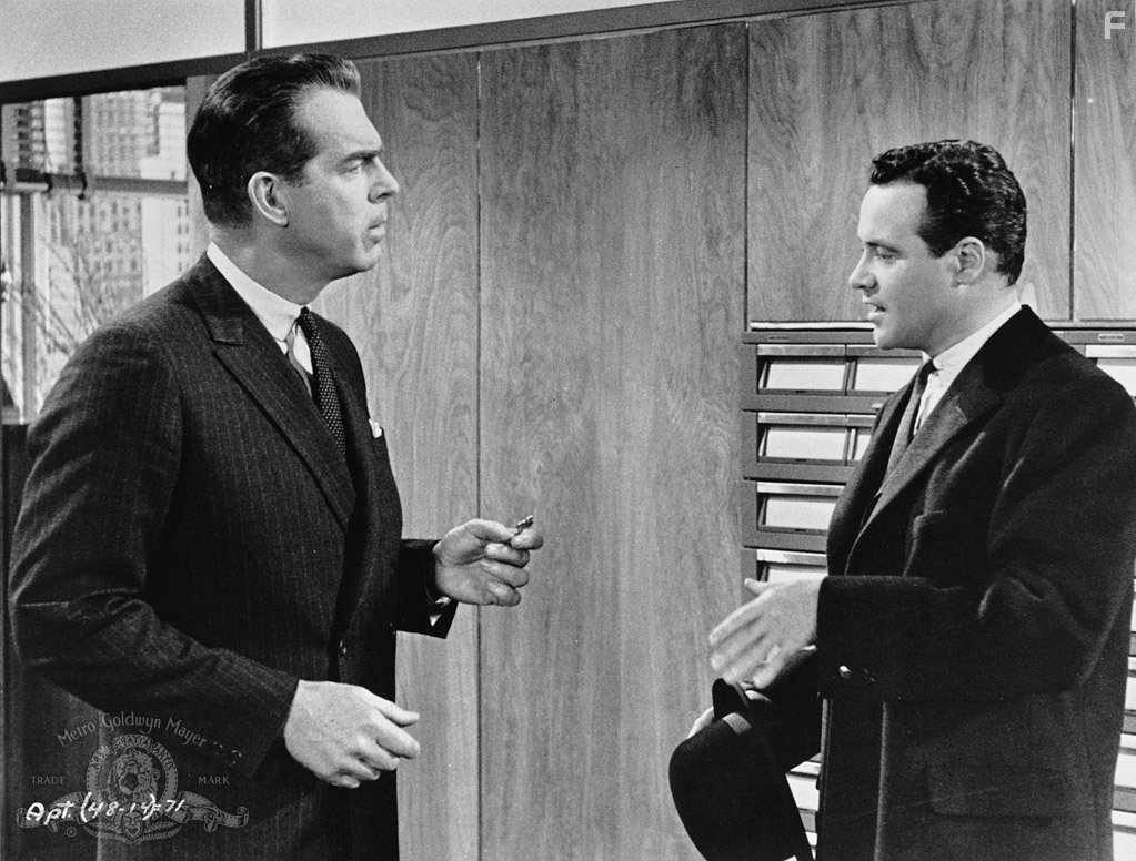 Jack Lemmon and Fred MacMurray in Квартира (1960)
