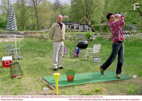 Gene Hackman and Ray Romano in Добро пожаловать в Музпорт (2004)