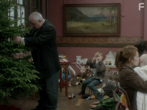 Cliff Parisi in Вызовите акушерку (2012)