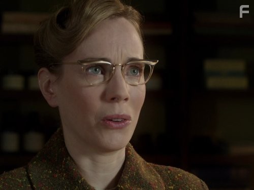 Laura Main in Вызовите акушерку (2012)