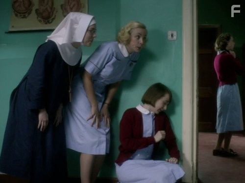 Laura Main, Bryony Hannah, and Helen George in Вызовите акушерку (2012)