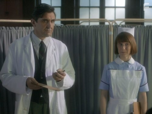 Stephen McGann and Bryony Hannah in Вызовите акушерку (2012)