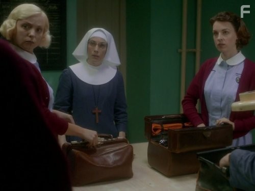 Laura Main, Helen George, and Jessica Raine in Вызовите акушерку (2012)