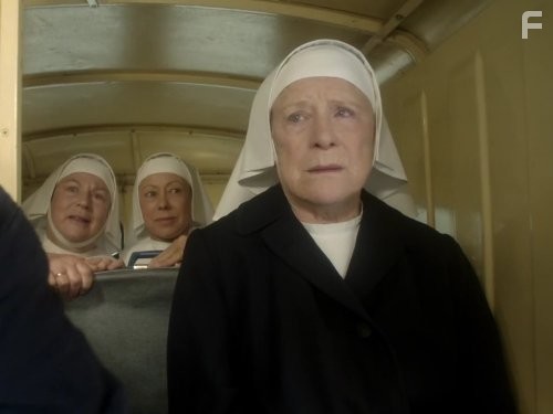 Jenny Agutter, Pam Ferris, and Judy Parfitt in Вызовите акушерку (2012)