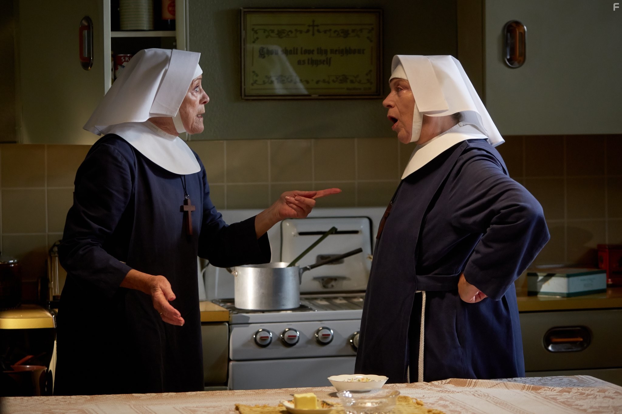 Pam Ferris and Judy Parfitt in Вызовите акушерку (2012)