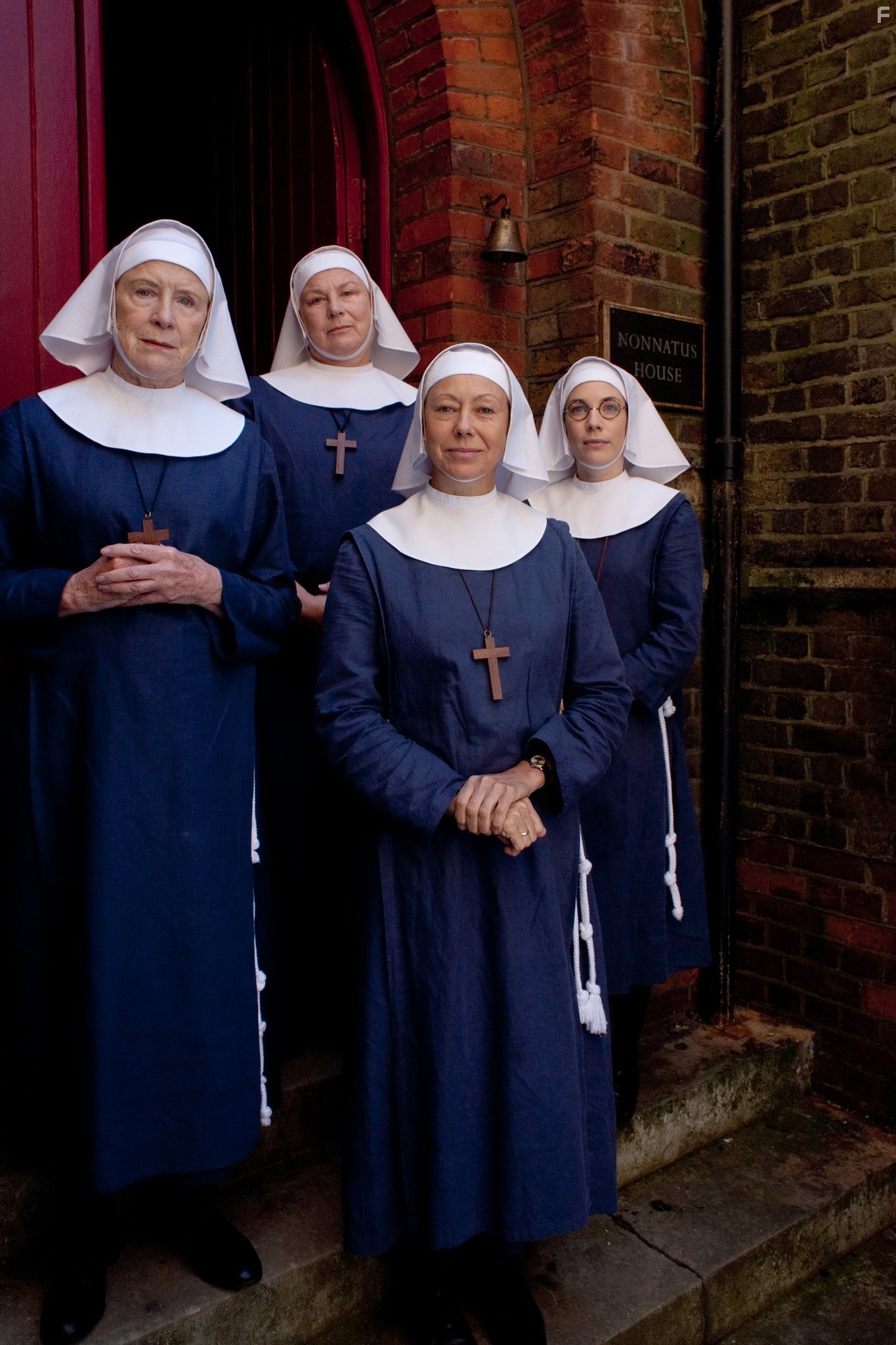 Jenny Agutter, Pam Ferris, Judy Parfitt, and Laura Main in Вызовите акушерку (2012)