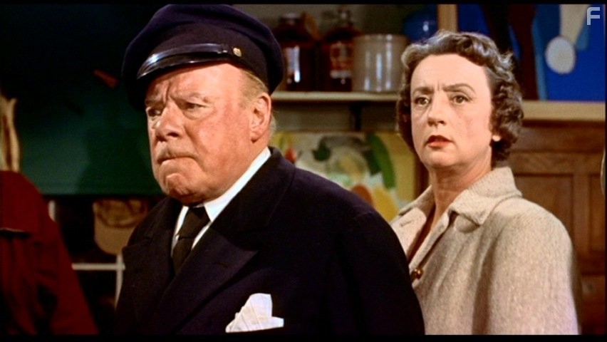 Edmund Gwenn and Mildred Natwick in Неприятности с Гарри (1955)