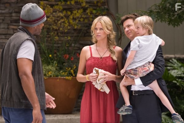 Will Smith, Charlize Theron, Jason Bateman, and Jae Head in Хэнкок (2008)