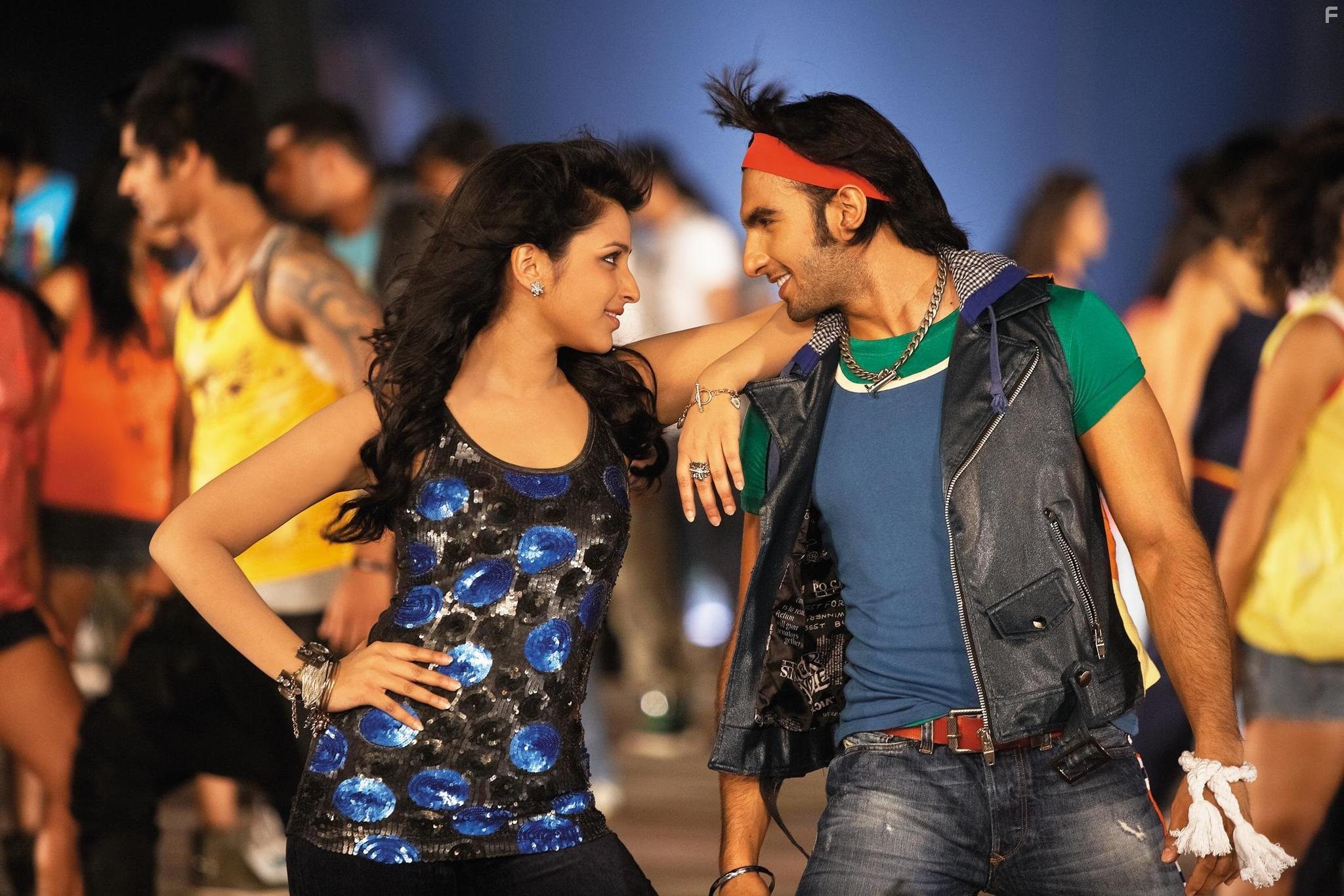 Anushka Sharma and Ranveer Singh in Леди против Рикки Бахла (2011)