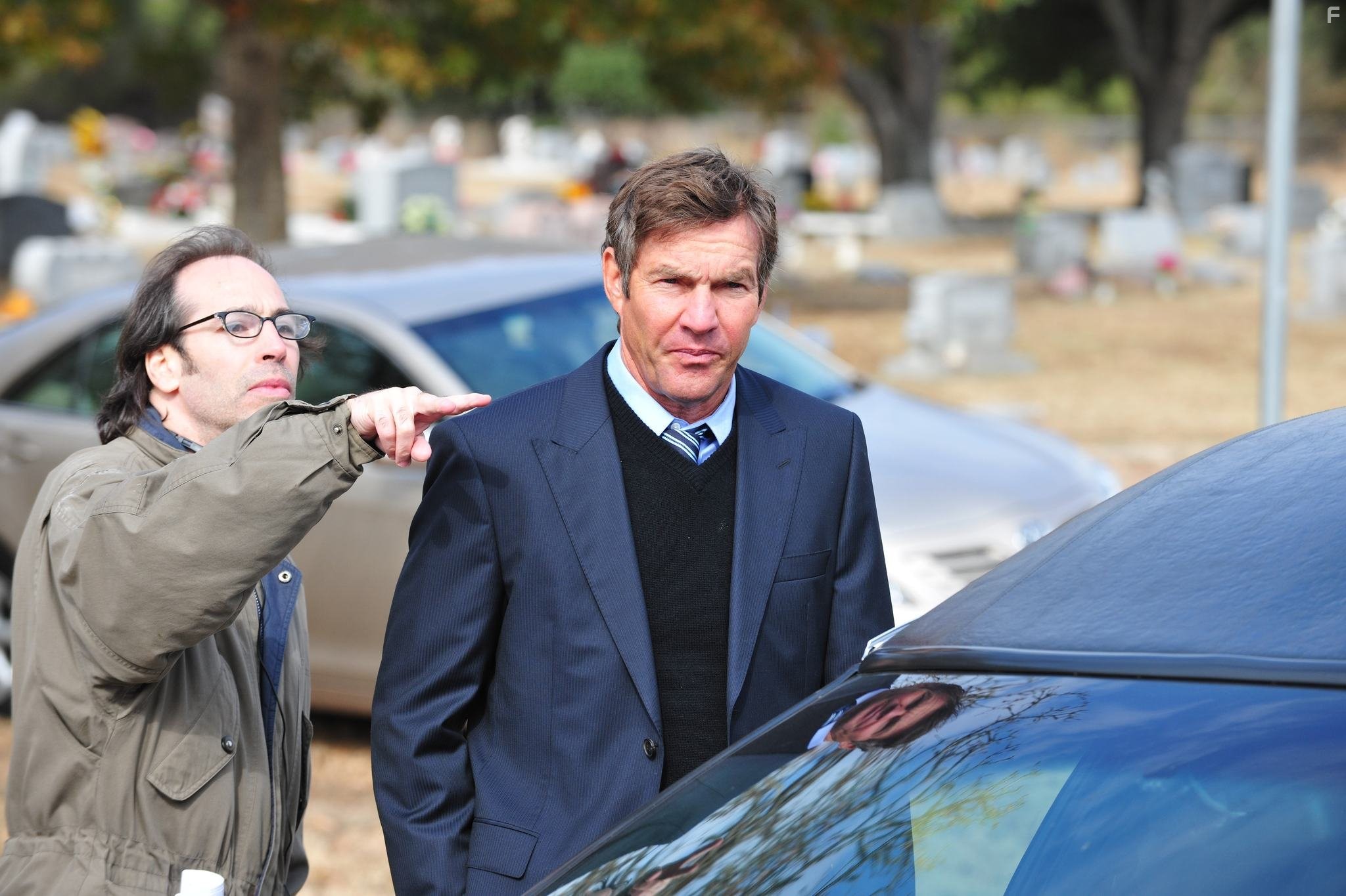 Dennis Quaid and Martin Guigui in Сквозь тьму (2011)