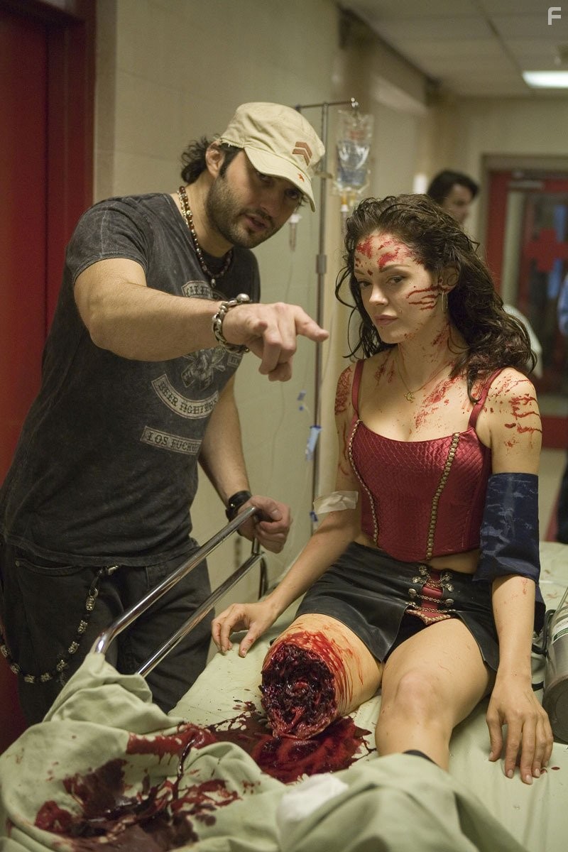 Rose McGowan and Robert Rodriguez in Грайндхаус (2007)