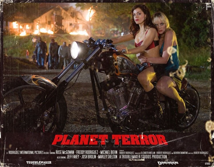 Rose McGowan and Marley Shelton in Грайндхаус (2007)