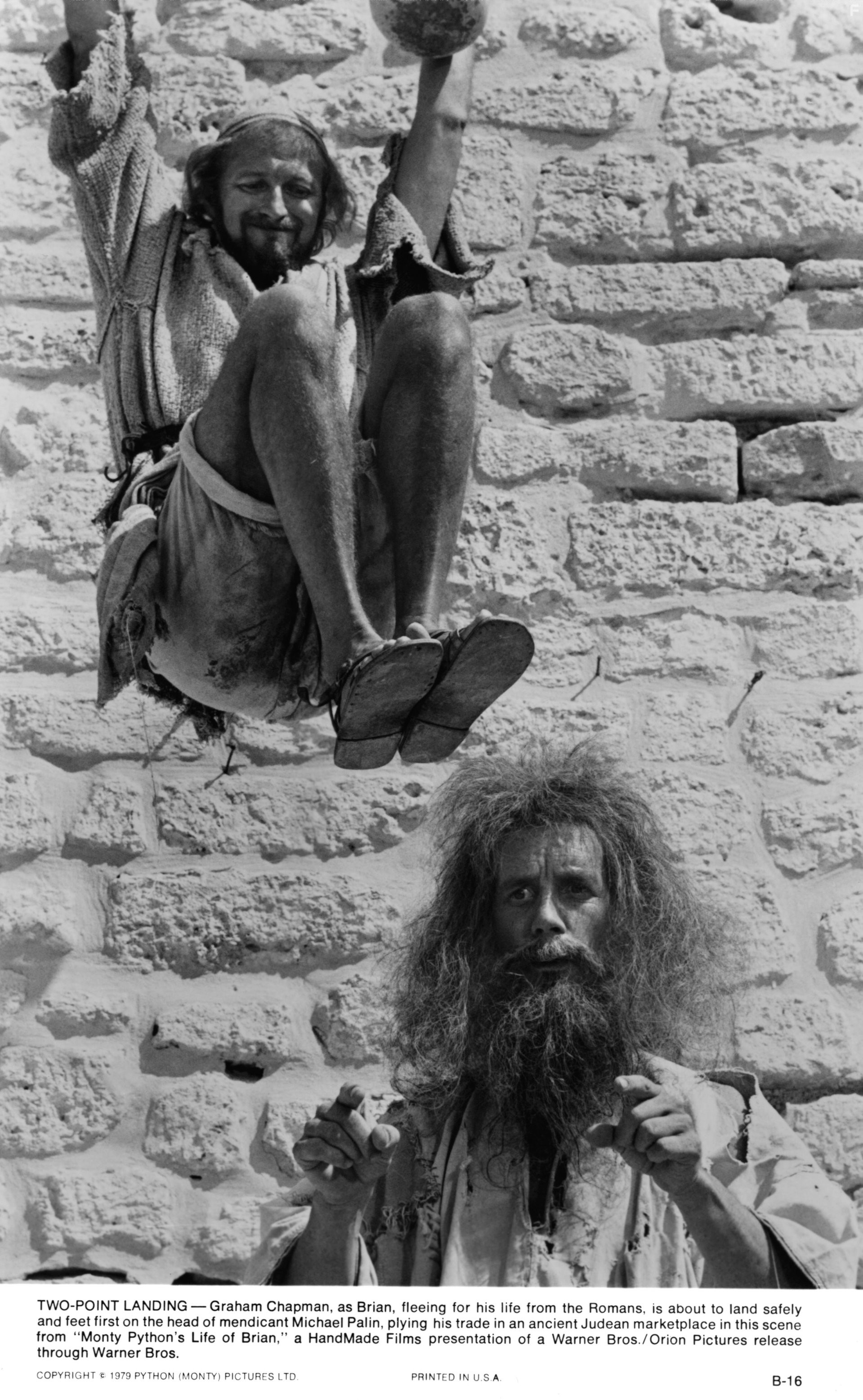 Graham Chapman and Michael Palin in Жизнь Брайана по Монти Пайтон (1979)