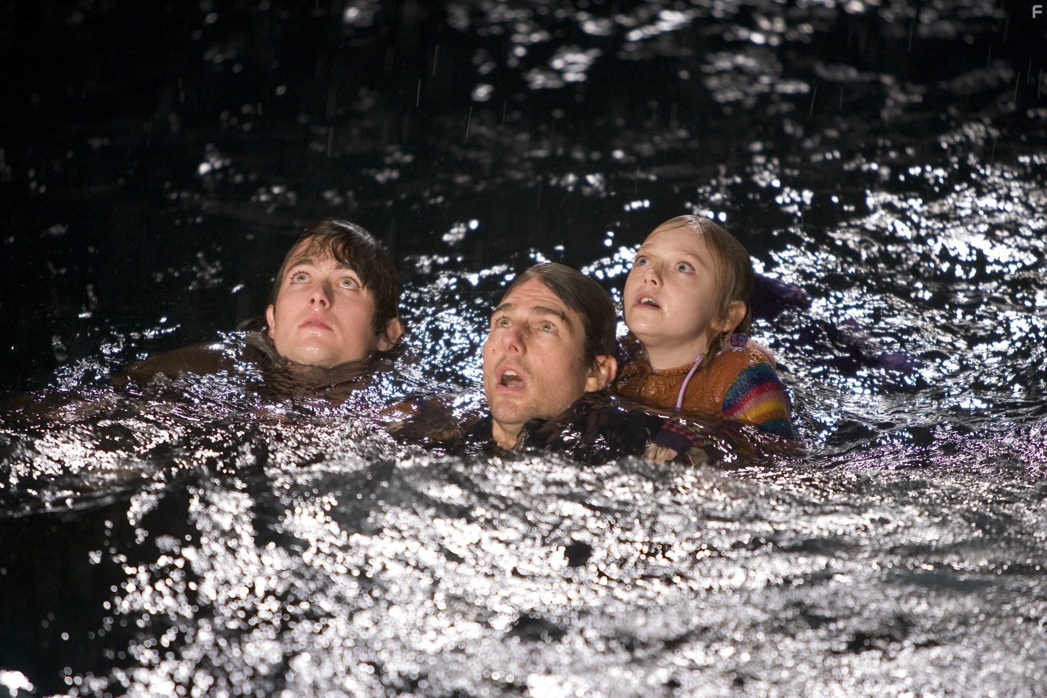 Tom Cruise and Dakota Fanning in Война миров (2005)