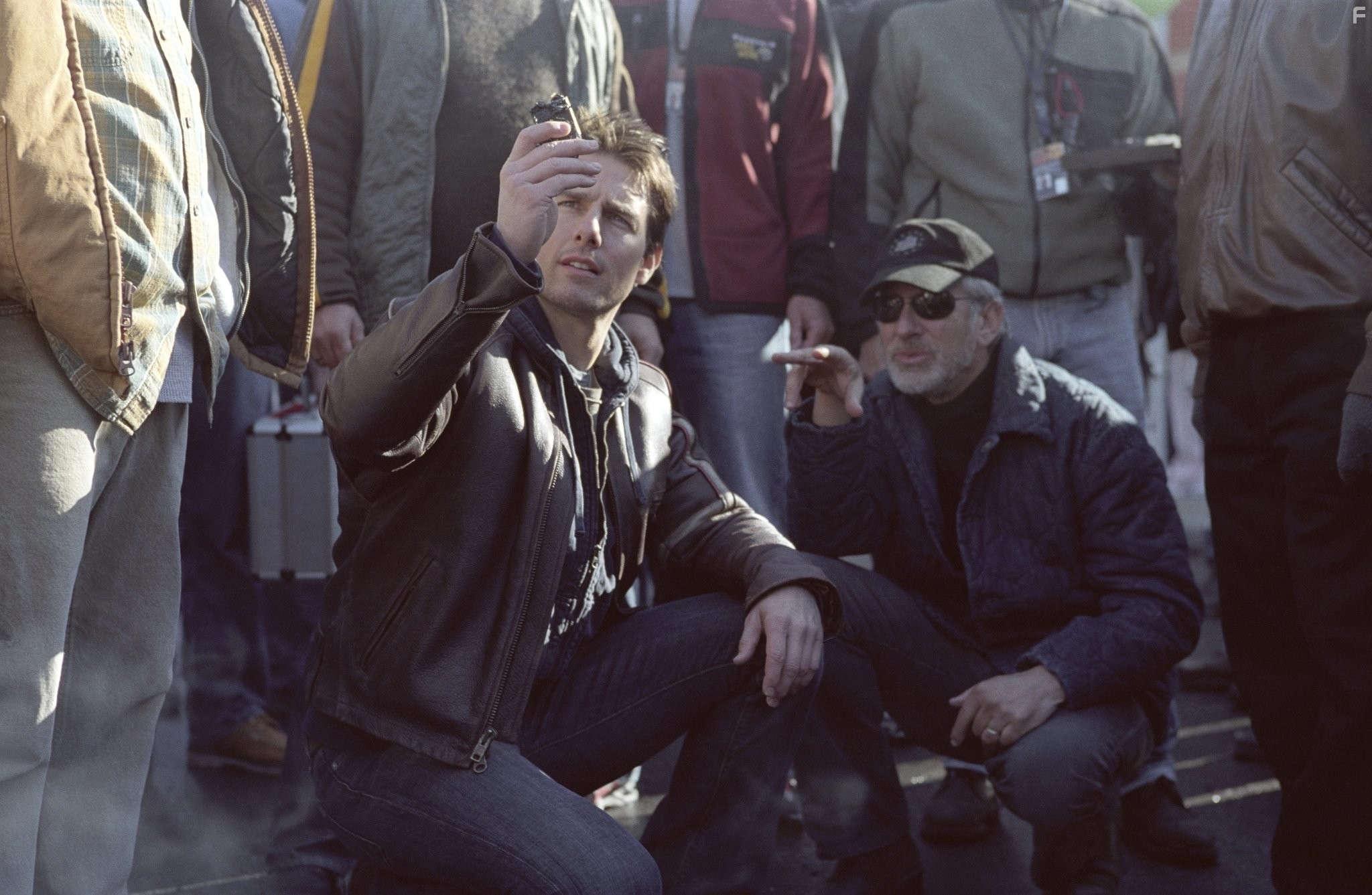 Tom Cruise and Steven Spielberg in Война миров (2005)