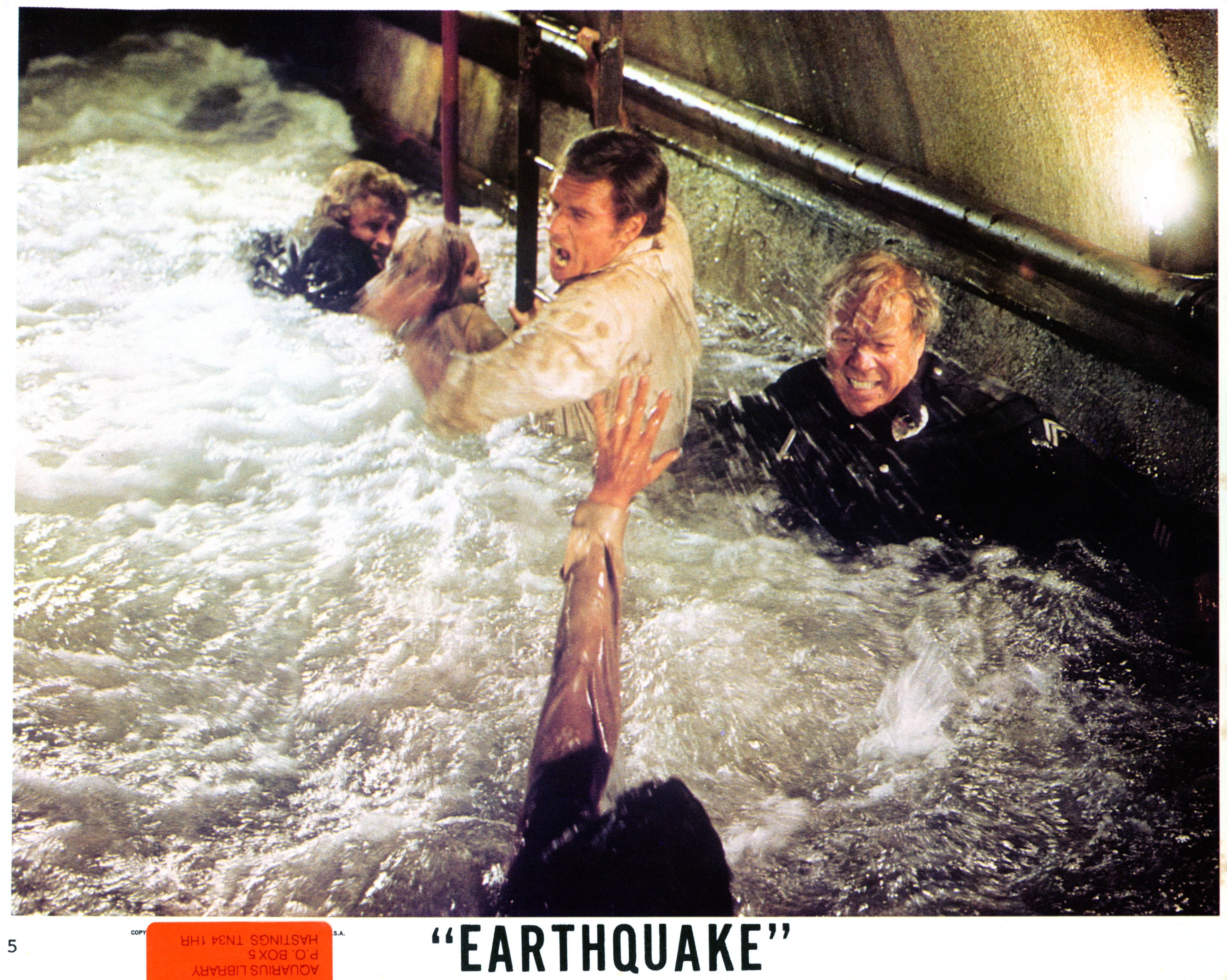 Charlton Heston and George Kennedy in Землетрясение (1974)