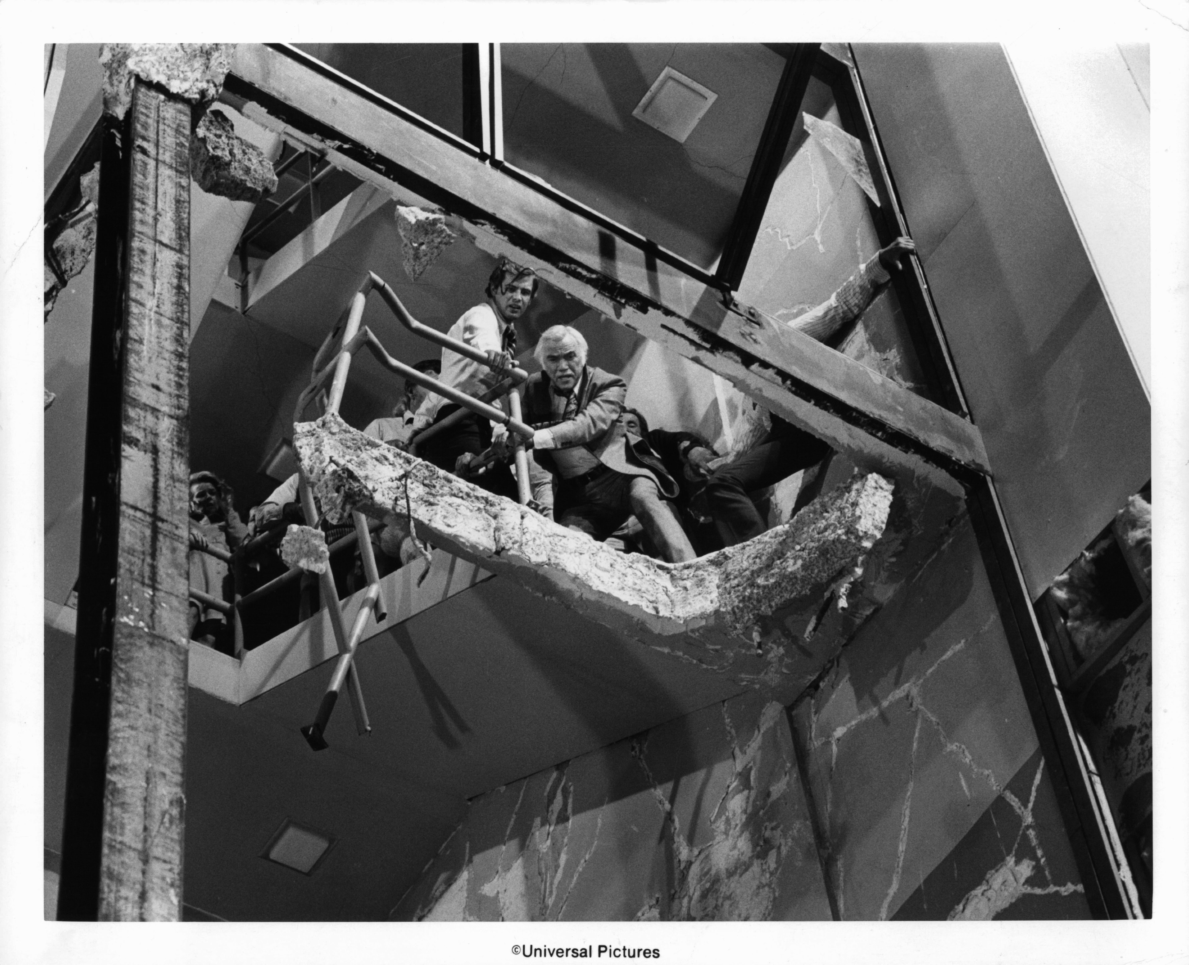 Lorne Greene in Землетрясение (1974)