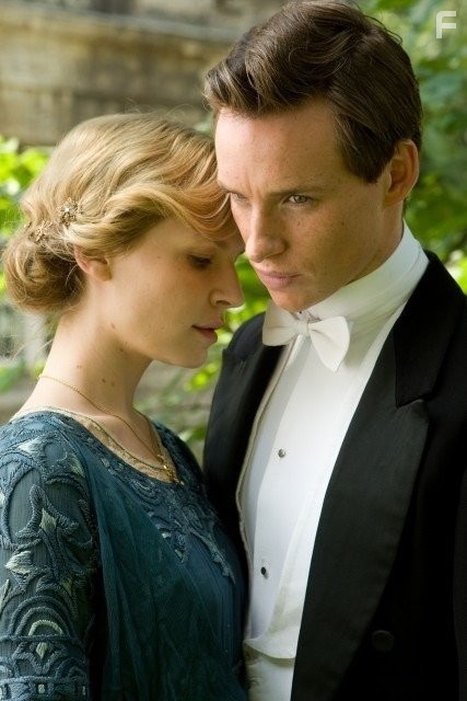 Cl?mence Po?sy and Eddie Redmayne in Птичья песня (2012)