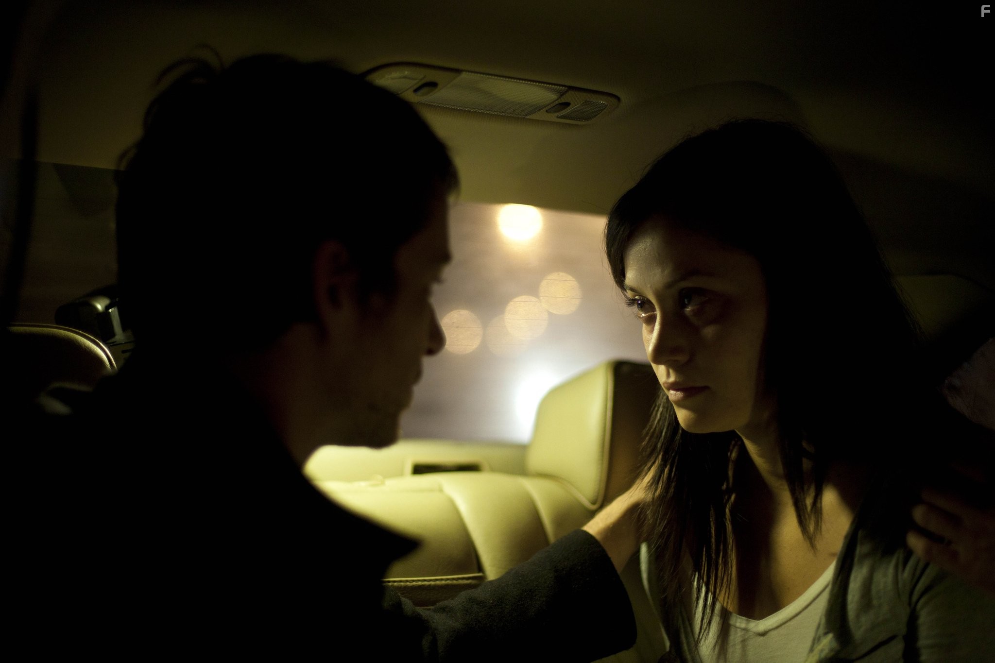 Simon Quarterman and Isabella Rossi in Одержимая (2012)