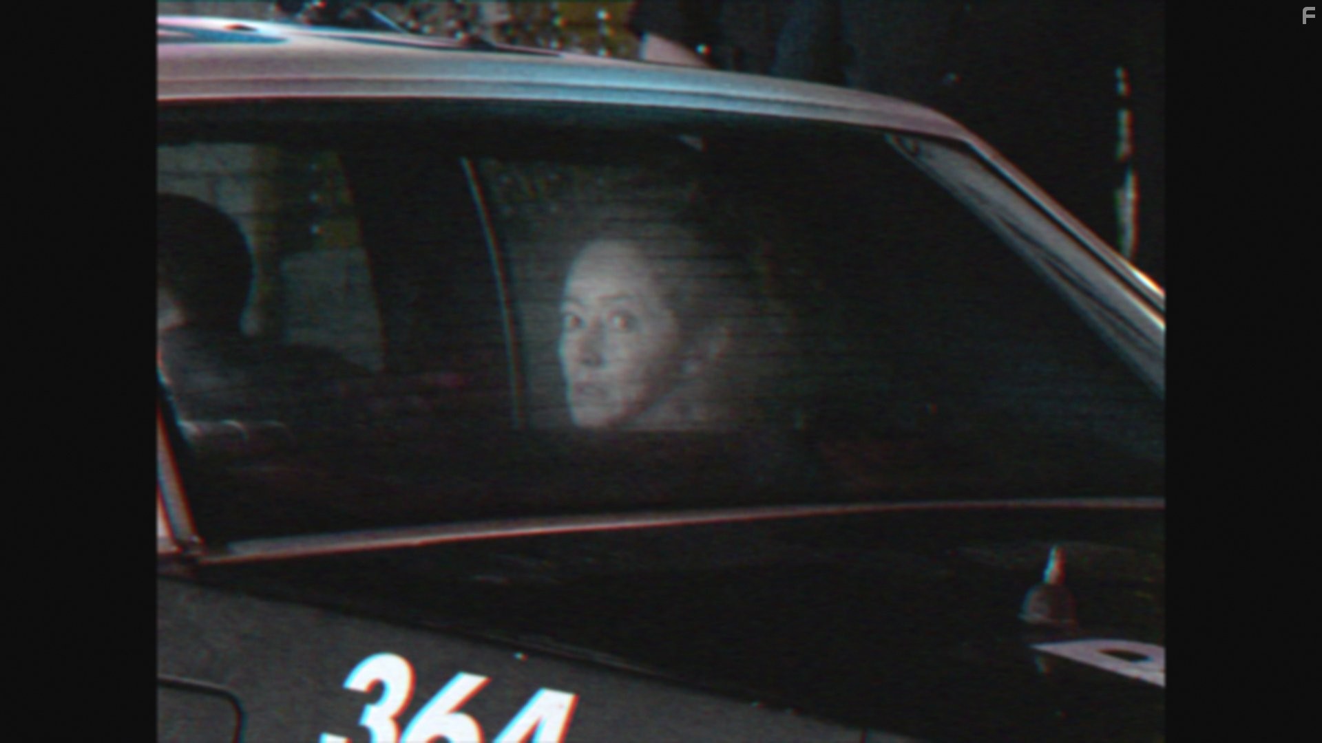 Suzan Crowley in Одержимая (2012)