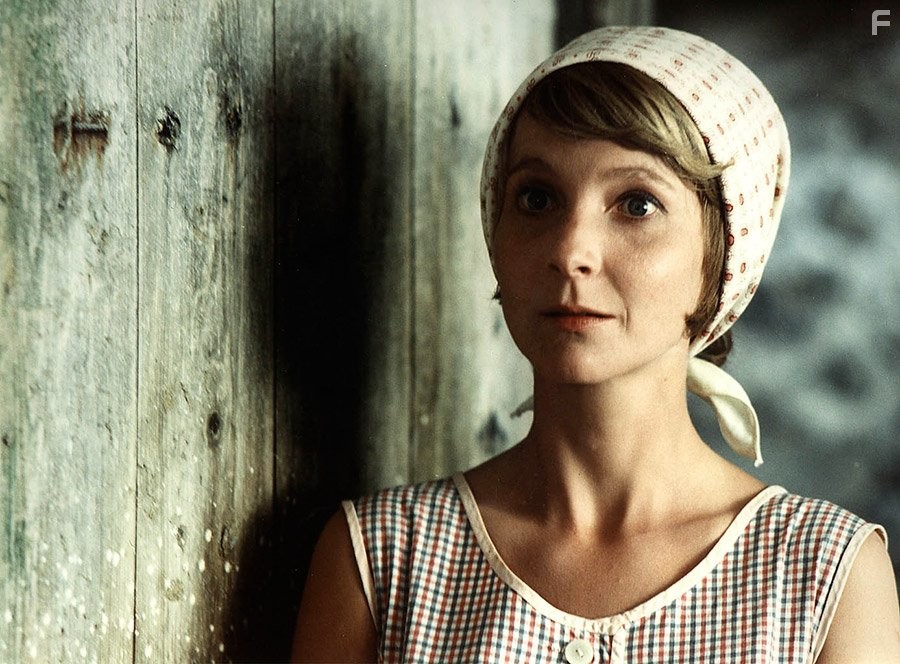 Daniela Kol?rov? in Na samote u lesa (1976)