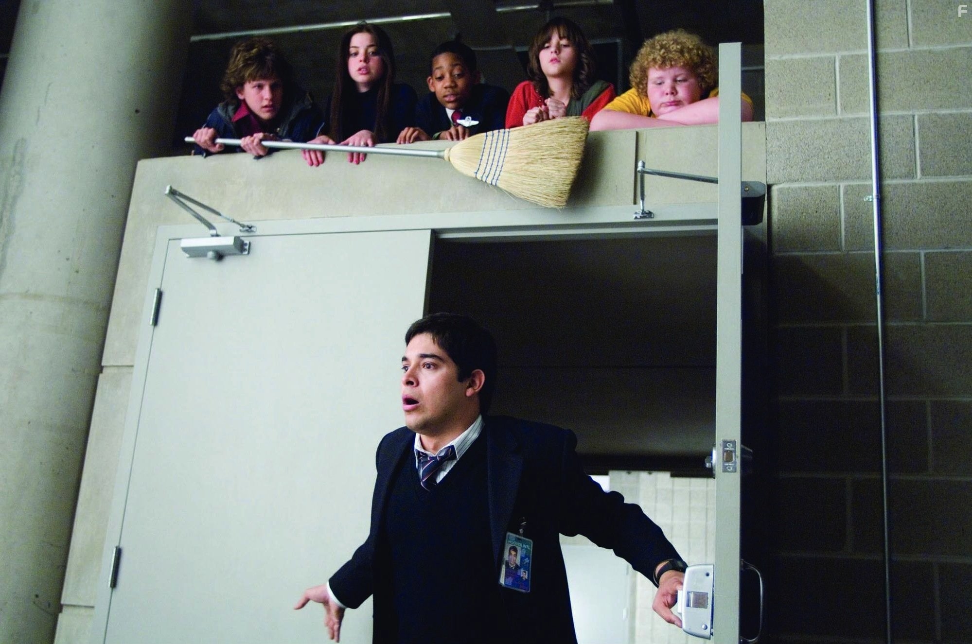 Wilmer Valderrama, Dyllan Christopher, Quinn Shephard, Brett Kelly, Gia Mantegna, and Tyler James Williams in Дети без присмотра (2006)