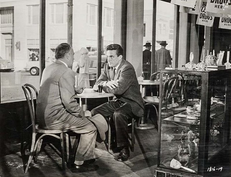 Robert Stack in Слова, написанные на ветру (1956)