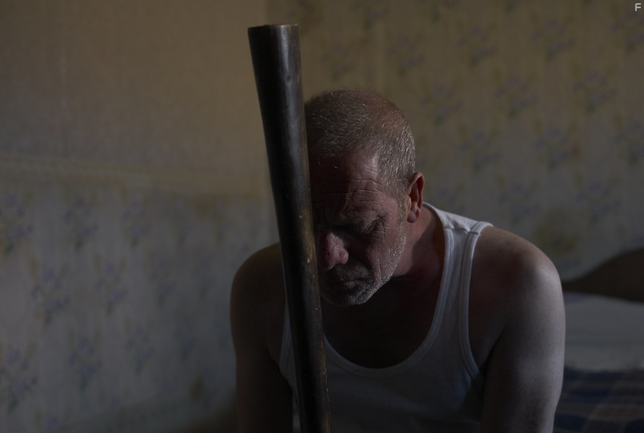 Peter Mullan in Тиранозавр (2011)