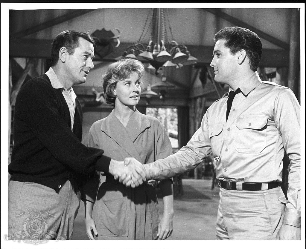 Elvis Presley, Lola Albright, and Gig Young in Малыш Галахад (1962)