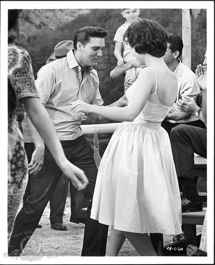 Elvis Presley and Joan Blackman in Малыш Галахад (1962)