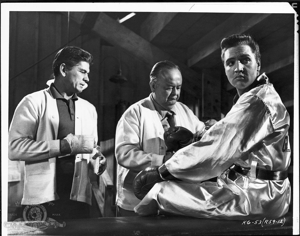 Elvis Presley, Charles Bronson, and Robert Emhardt in Малыш Галахад (1962)