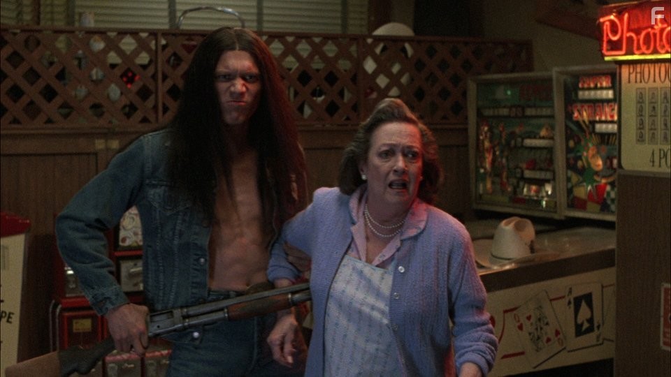 Dorothy Lamour and Holt McCallany in Калейдоскоп ужасов II (1987)